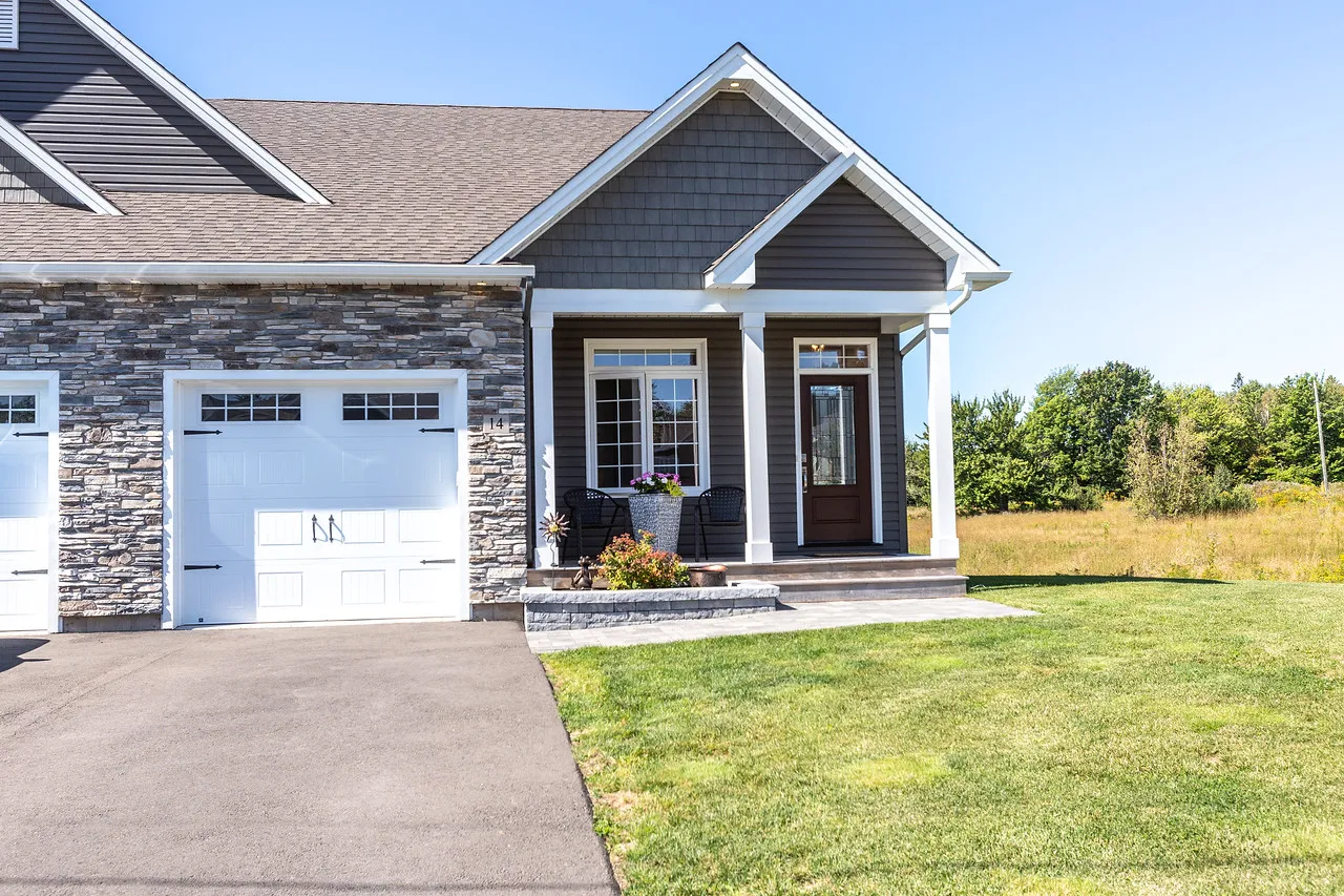 Deluxe Townhouse Village on the Green Moncton, NB